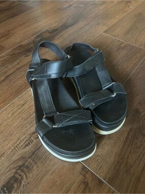 J/SLIDES Black Leather Strappy Platform Sandals